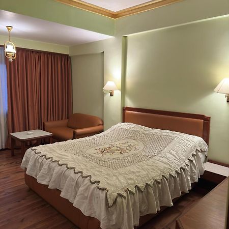 Hotel Nahar Nilgiris Ooty Buitenkant foto