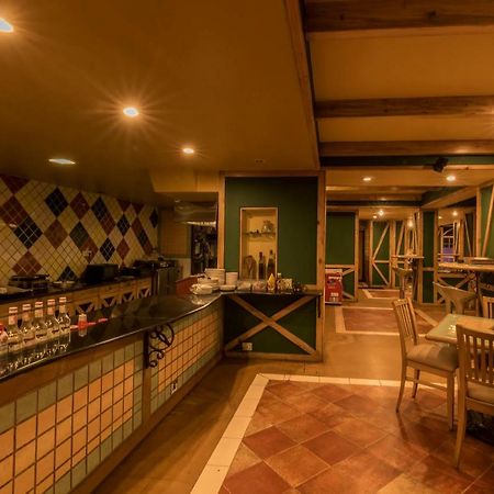 Hotel Nahar Nilgiris Ooty Buitenkant foto