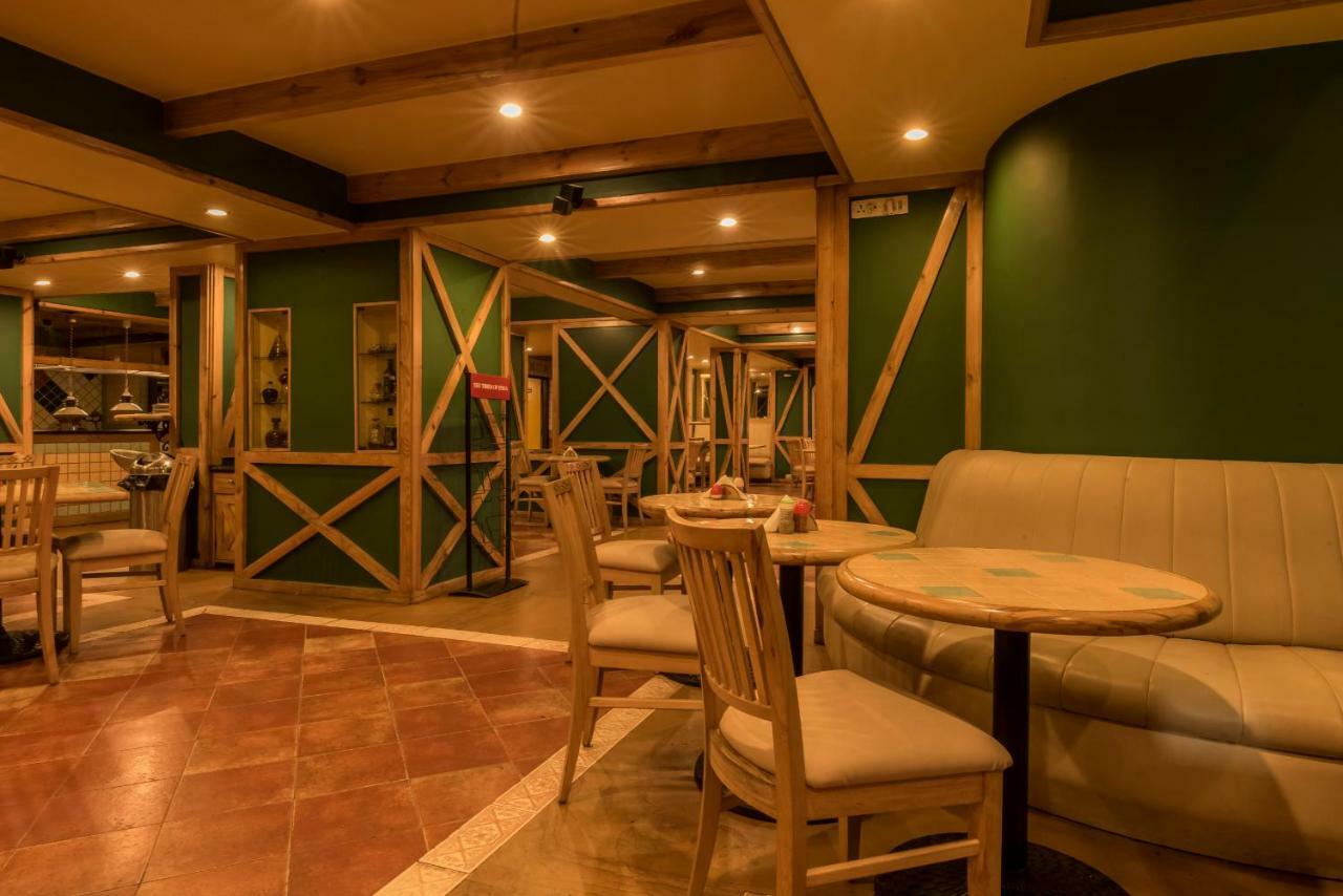 Hotel Nahar Nilgiris Ooty Buitenkant foto